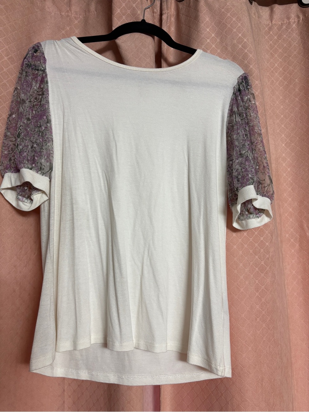 NWT Suzy Shier White Top with Lavender Floral Puff Sleeves